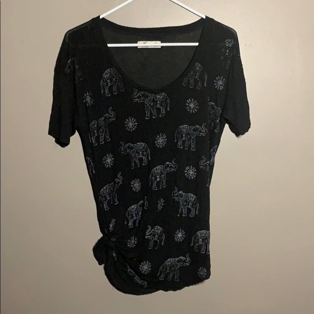 Black Hollister tee with white design